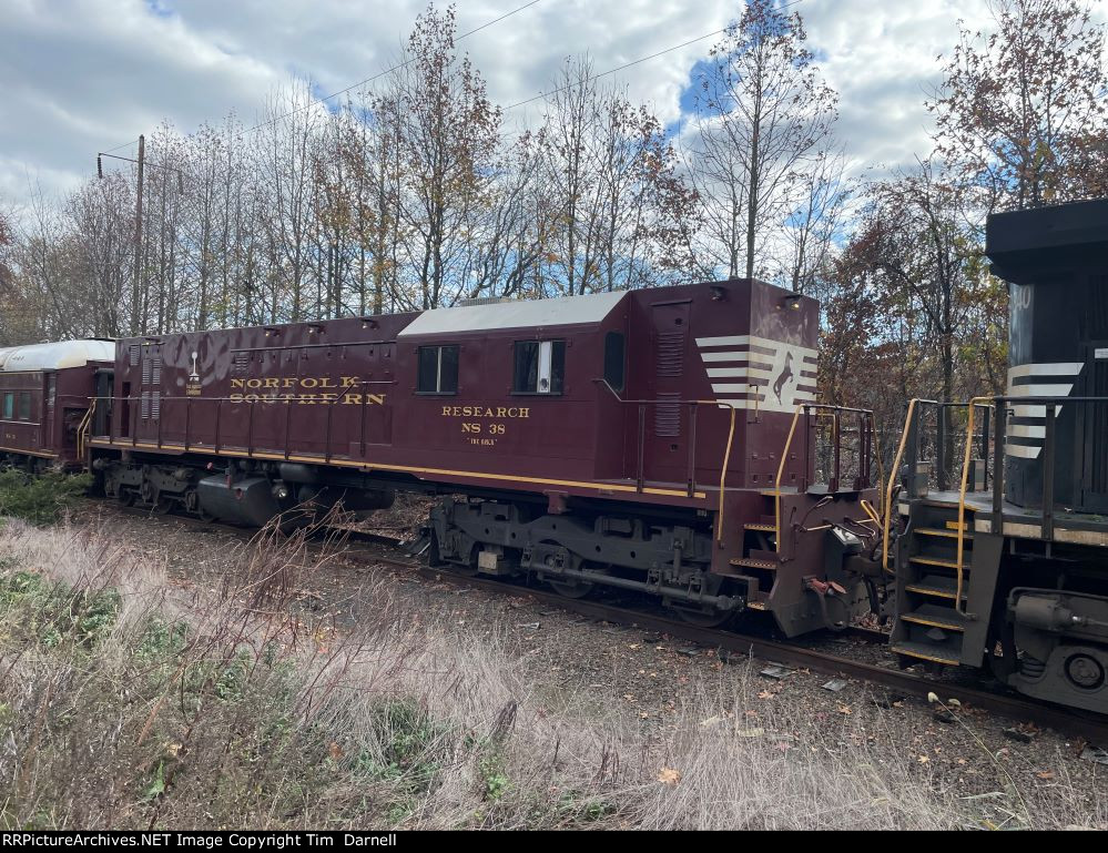 NS 38 on the Geometry train